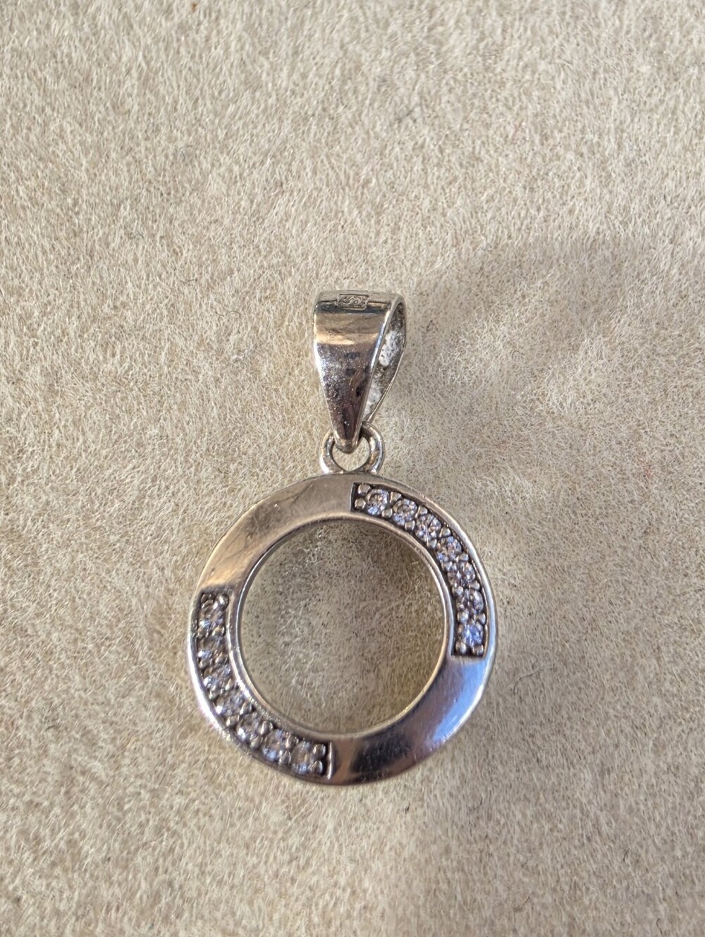 925 Sterling Silver Clear Stone Pavé-Style Circle Pendant • 0.85g